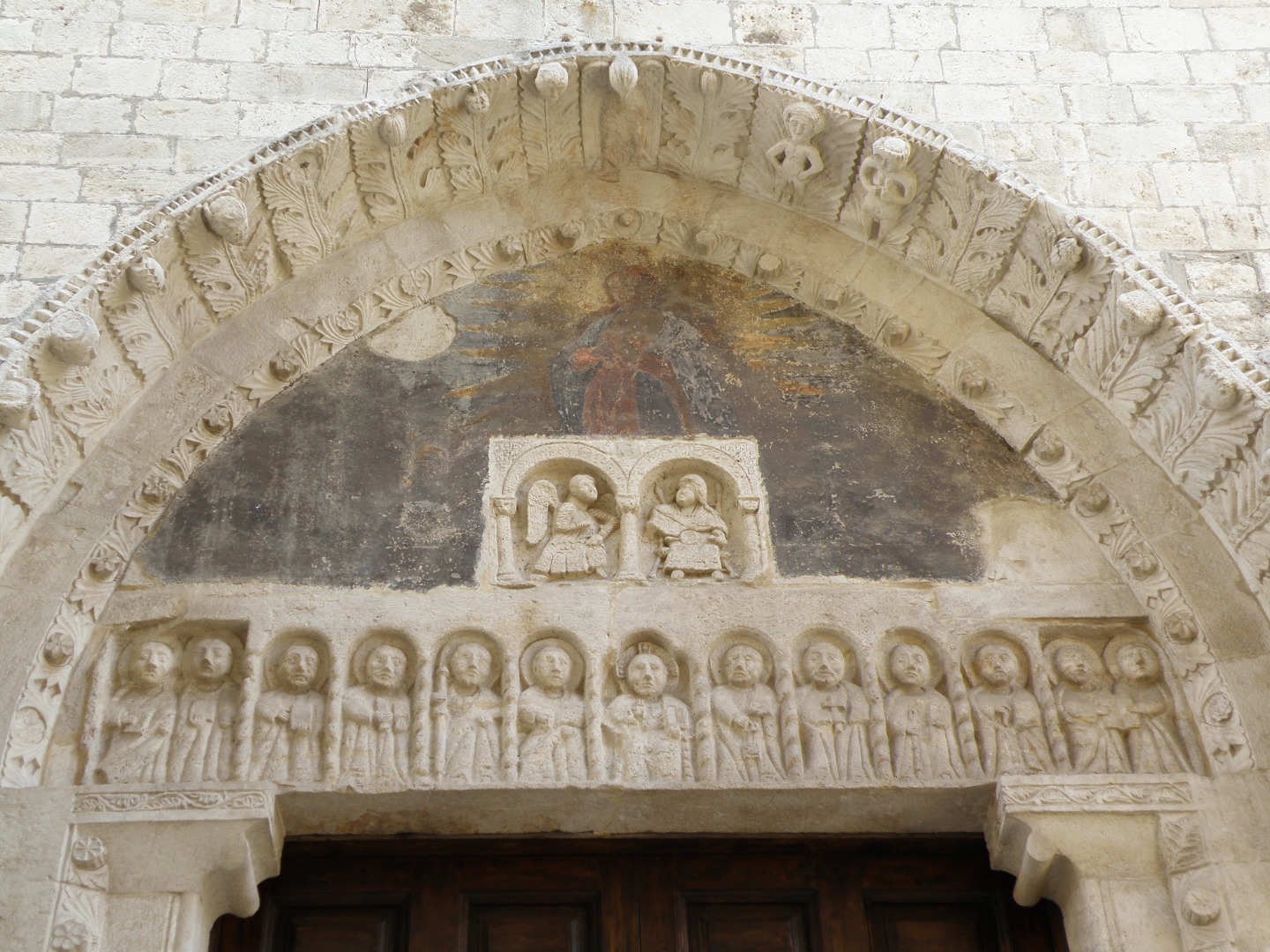 portale principale - lunetta